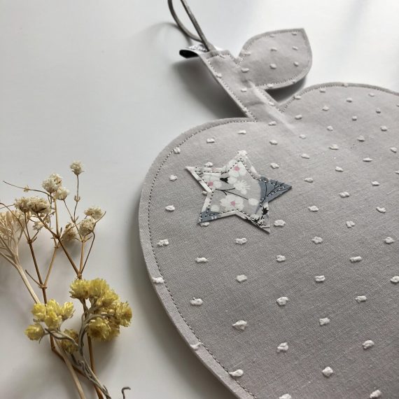 Veilleuse pomme liberty gris détail