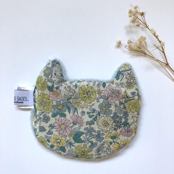 chat pastel dos celadon face