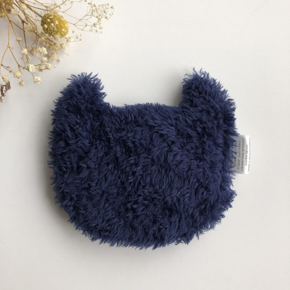 chat dos fourrure bleue marine